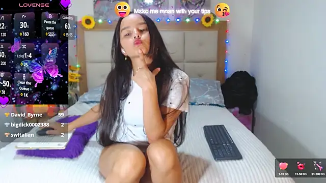 Snapshot of valentina_hearts chatting on 01/13/25, 04:28 valentina hearts online show from 01/13/25, 04:28
