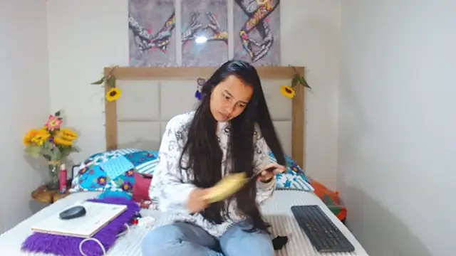Snapshot of valentina_hearts chatting on 03/06/25, 11:53 valentina hearts online show from 03/06/25, 11:53