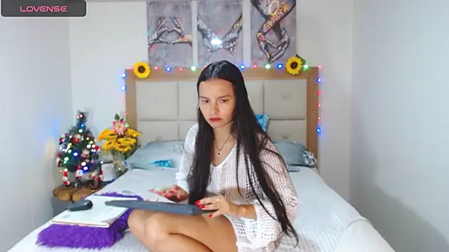 Snapshot of valentina_hearts chatting on 12/21/24, 01:15 valentina hearts online show from 12/21/24, 01:15