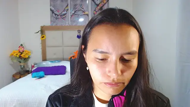Snapshot of valentina_hearts chatting on 03/23/25, 12:58 valentina hearts online show from 03/23/25, 12:58