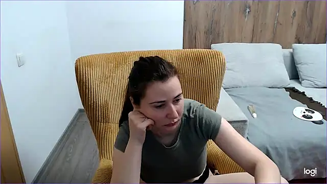 Snapshot of VioletaFlower7 chatting on 05/05/26, 09:12 VioletaFlower7 online show from 05/05/26, 09:12