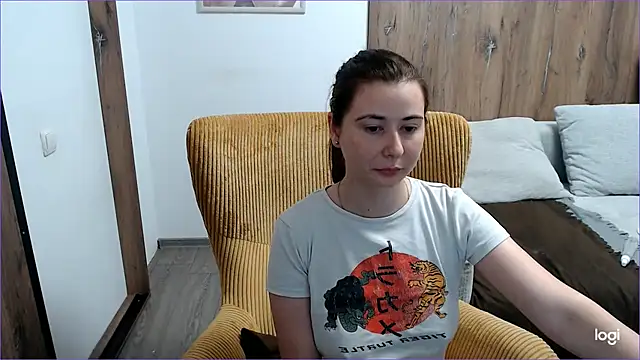 Snapshot of VioletaFlower7 chatting on 06/27/26, 12:22 VioletaFlower7 online show from 06/27/26, 12:22