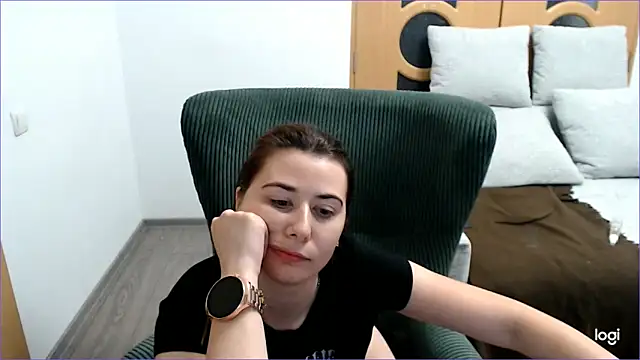 VioletaFlower7 online show from 10/28/25, 10:20