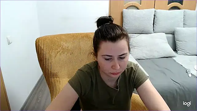 Snapshot of VioletaFlower7 chatting on 04/15/26, 07:58 VioletaFlower7 online show from 04/15/26, 07:58