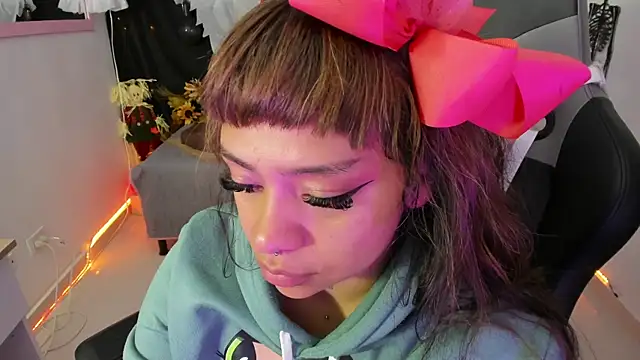 zoesullivan online show from 10/26/25, 09:31