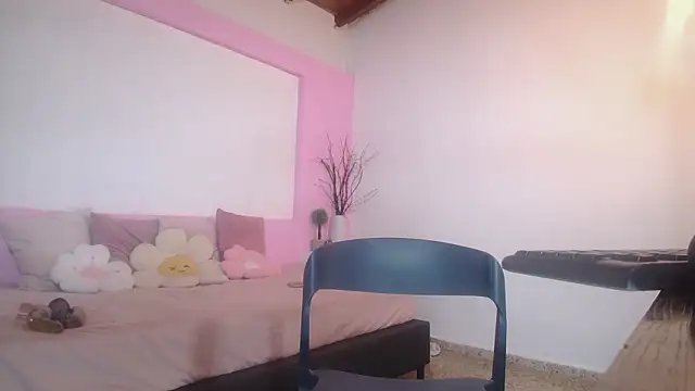 Snapshot of OraLarson chatting on 03/03/26, 11:50 OraLarson online show from 03/03/26, 11:50