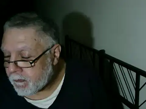 Snapshot of 100Tauros chatting on 10/21/25, 09:03 100Tauros online show from 10/21/25, 09:03