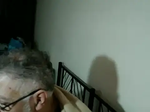 Snapshot of 100Tauros chatting on 11/23/25, 12:59 100Tauros online show from 11/23/25, 12:59