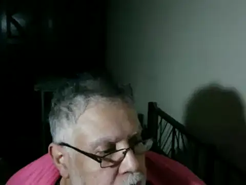 Snapshot of 100Tauros chatting on 12/04/25, 10:31 100Tauros online show from 12/04/25, 10:31