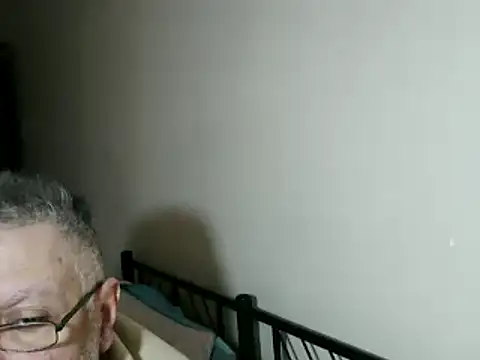 Snapshot of 100Tauros chatting on 11/06/25, 10:52 100Tauros online show from 11/06/25, 10:52