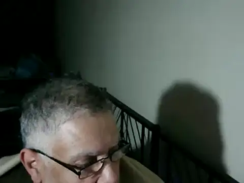 Snapshot of 100Tauros chatting on 11/26/25, 10:32 100Tauros online show from 11/26/25, 10:32