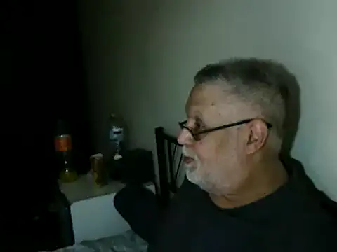 Snapshot of 100Tauros chatting on 10/24/25, 10:09 100Tauros online show from 10/24/25, 10:09