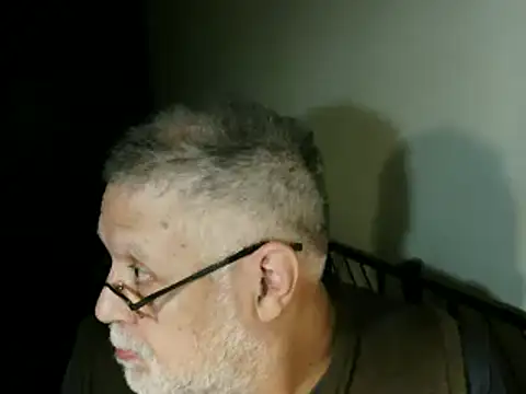 Snapshot of 100Tauros chatting on 10/28/25, 10:31 100Tauros online show from 10/28/25, 10:31