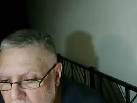 Snapshot of 100Tauros chatting on 10/23/25, 09:24 100Tauros online show from 10/23/25, 09:24