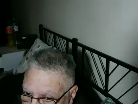 Snapshot of 100Tauros chatting on 11/04/25, 10:19 100Tauros online show from 11/04/25, 10:19