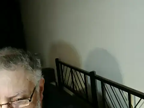 Snapshot of 100Tauros chatting on 10/21/25, 08:58 100Tauros online show from 10/21/25, 08:58