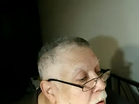 Snapshot of 100Tauros chatting on 10/28/25, 10:25 100Tauros online show from 10/28/25, 10:25