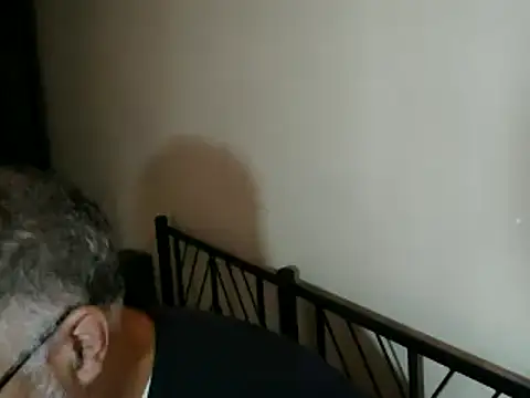 Snapshot of 100Tauros chatting on 10/22/25, 09:09 100Tauros online show from 10/22/25, 09:09