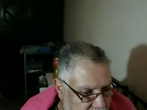 Snapshot of 100Tauros chatting on 12/05/25, 11:31 100Tauros online show from 12/05/25, 11:31