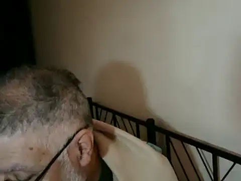 Snapshot of 100Tauros chatting on 10/30/25, 10:46 100Tauros online show from 10/30/25, 10:46