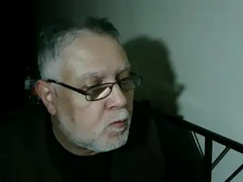 Snapshot of 100Tauros chatting on 11/12/25, 10:13 100Tauros online show from 11/12/25, 10:13