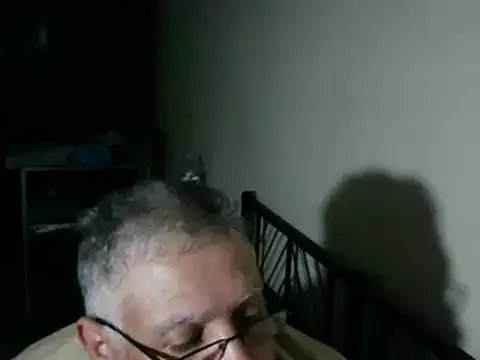 Snapshot of 100Tauros chatting on 11/28/25, 10:10 100Tauros online show from 11/28/25, 10:10