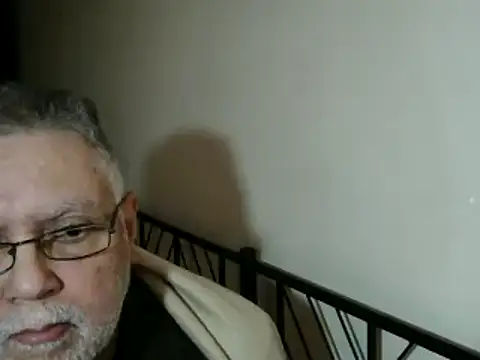 Snapshot of 100Tauros chatting on 11/14/25, 02:32 100Tauros online show from 11/14/25, 02:32