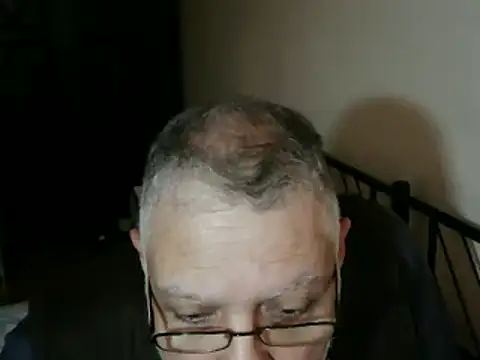 Snapshot of 100Tauros chatting on 10/25/25, 10:14 100Tauros online show from 10/25/25, 10:14