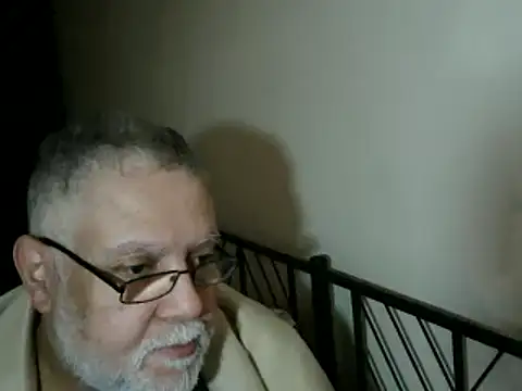 Snapshot of 100Tauros chatting on 10/31/25, 10:56 100Tauros online show from 10/31/25, 10:56