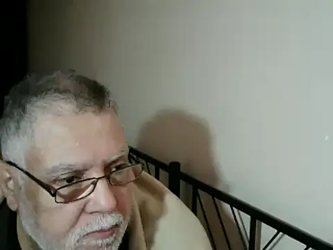 Snapshot of 100Tauros chatting on 11/10/25, 12:43 100Tauros online show from 11/10/25, 12:43