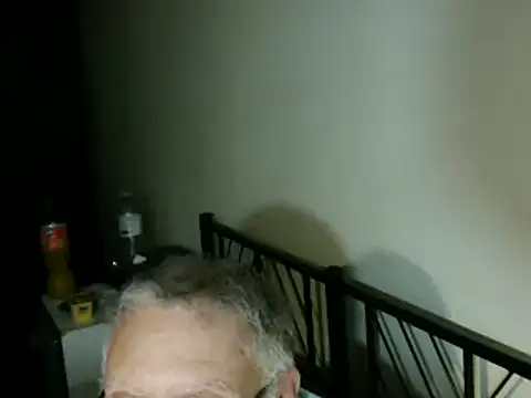 Snapshot of 100Tauros chatting on 10/22/25, 09:13 100Tauros online show from 10/22/25, 09:13