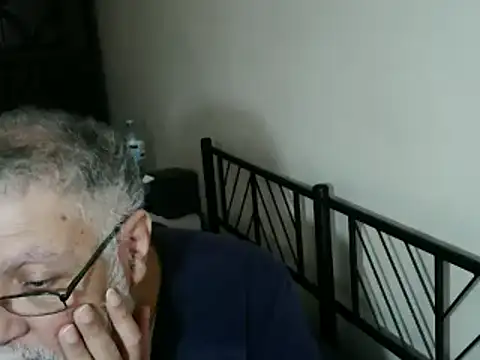 Snapshot of 100Tauros chatting on 10/20/25, 08:15 100Tauros online show from 10/20/25, 08:15