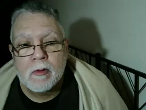 Snapshot of 100Tauros chatting on 11/12/25, 08:29 100Tauros online show from 11/12/25, 08:29