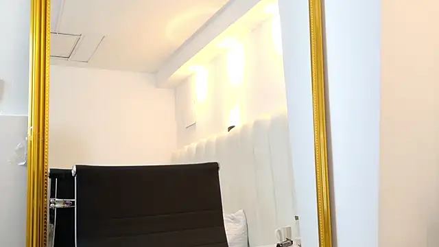 Juliabadlee online show from 02/02/26, 12:31