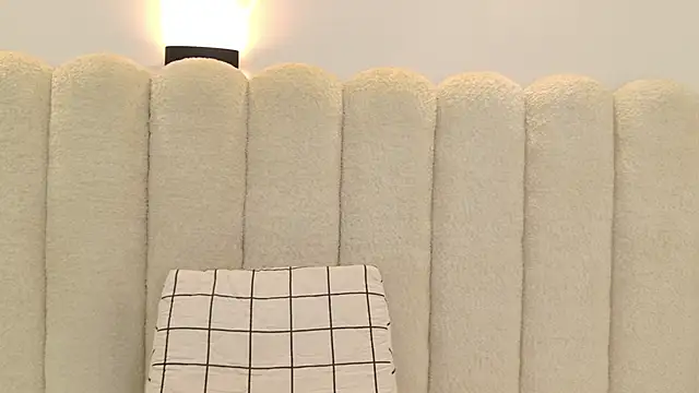 Juliabadlee online show from 11/26/25, 09:15