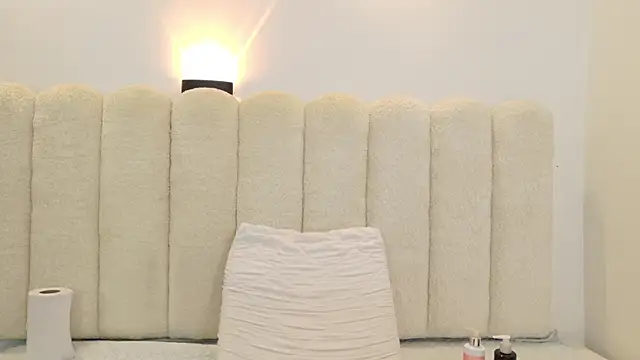 Juliabadlee online show from 11/20/25, 08:31