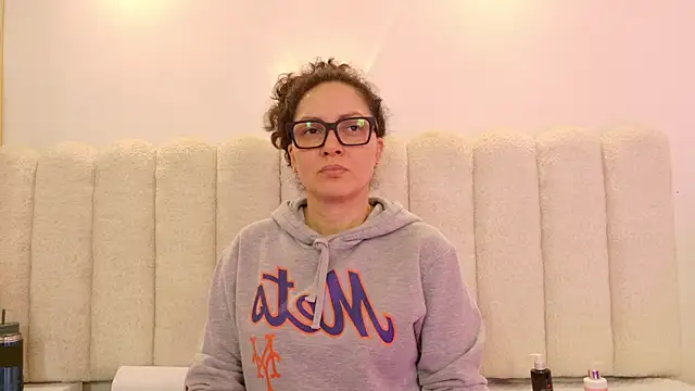 Juliabadlee online show from 03/24/26, 11:27