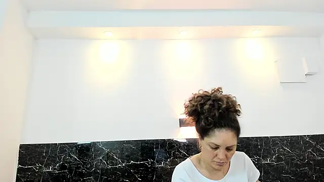 Snapshot of Juliabadlee chatting on 02/21/25, 03:23 Juliabadlee online show from 02/21/25, 03:23