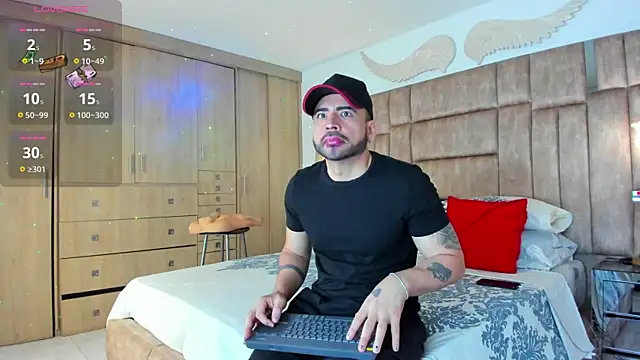 Snapshot of petterwilly1 chatting on 10/12/25, 03:13 petterwilly1 online show from 10/12/25, 03:13