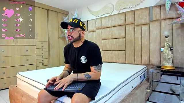 Snapshot of petterwilly1 chatting on 11/18/25, 11:15 petterwilly1 online show from 11/18/25, 11:15