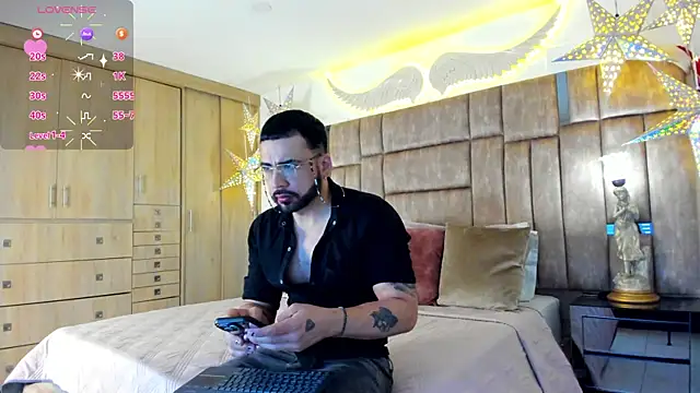 Snapshot of petterwilly1 chatting on 12/15/25, 03:07 petterwilly1 online show from 12/15/25, 03:07