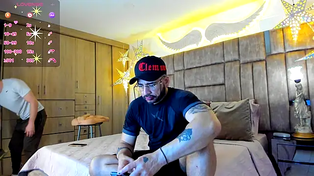 Snapshot of petterwilly1 chatting on 11/20/25, 11:14 petterwilly1 online show from 11/20/25, 11:14