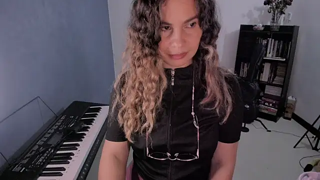 gigi stephans online show from 07/14/26, 01:49