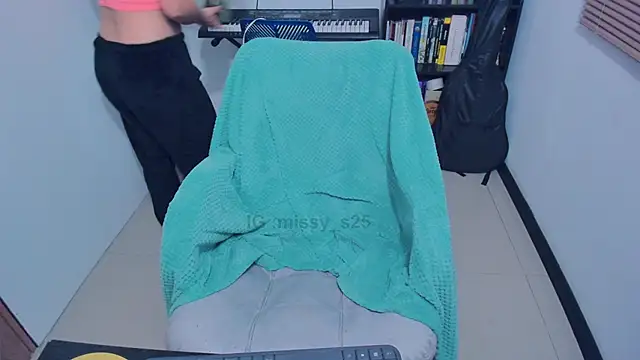 gigi stephans online show from 06/04/26, 02:05