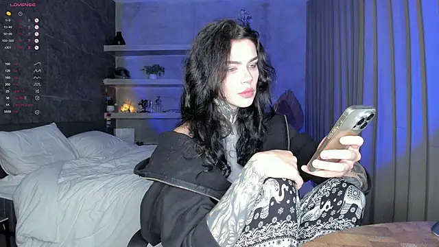 Snapshot of uwuxxxeva chatting on 01/18/26, 08:12 uwuxxxeva online show from 01/18/26, 08:12