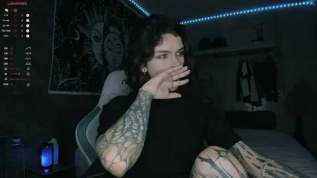 Snapshot of uwuxxxeva chatting on 03/03/26, 07:10 uwuxxxeva online show from 03/03/26, 07:10