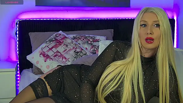 EmaCourtis online show from 12/21/25, 09:44