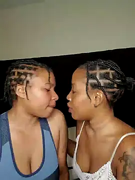 R-thequeen online show from 11/24/25, 01:11