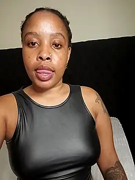 R-thequeen online show from 04/24/26, 11:07