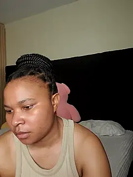 R-thequeen online show from 04/24/26, 11:01